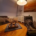 Grosse 4-personen-wohnung Mit 3 Schlafzimmern & Parkplatz Ruhig Gelegen *