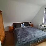 Appartement Grosse 4-personen-wohnung Mit 3 Schlafzimmern & Parkplatz Ruhig Gelegen