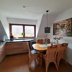 Grosse 4-personen-wohnung Mit 3 Schlafzimmern & Parkplatz Ruhig Gelegen Appartement