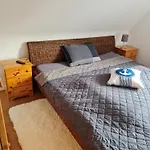Grosse 4-personen-wohnung Mit 3 Schlafzimmern & Parkplatz Ruhig Gelegen Appartement