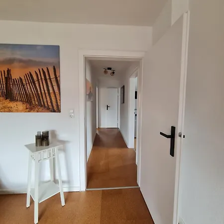 Apartament Grosse 4-personen-wohnung Mit 3 Schlafzimmern & Parkplatz Ruhig Gelegen