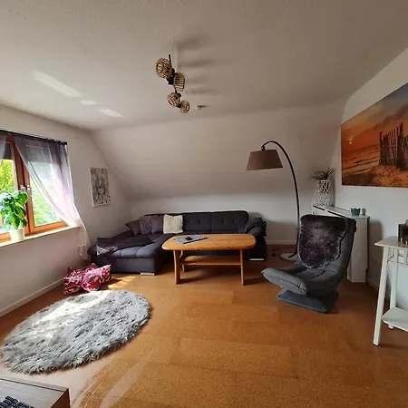 Grosse 4-personen-wohnung Mit 3 Schlafzimmern & Parkplatz Ruhig Gelegen