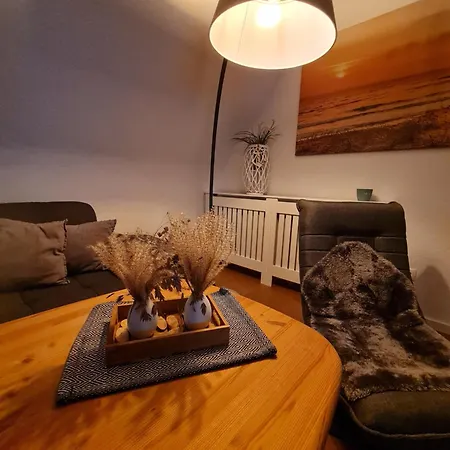 Grosse 4-personen-wohnung Mit 3 Schlafzimmern & Parkplatz Ruhig Gelegen *