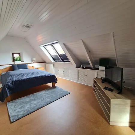 Grosse 4-personen-wohnung Mit 3 Schlafzimmern & Parkplatz Ruhig Gelegen Appartement