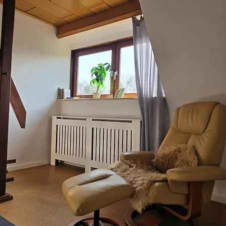 Grosse 4-personen-wohnung Mit 3 Schlafzimmern & Parkplatz Ruhig Gelegen Apartament