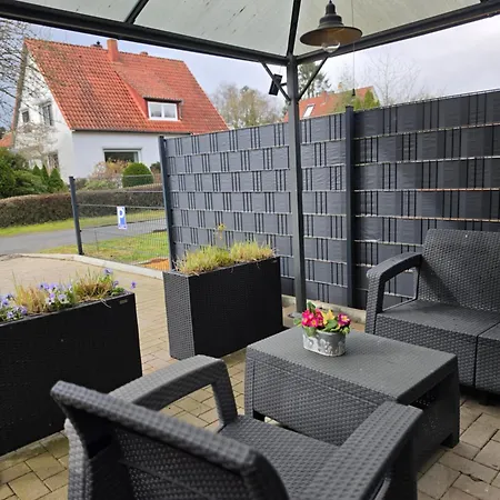 Grosse 4-personen-wohnung Mit 3 Schlafzimmern & Parkplatz Ruhig Gelegen Apartament